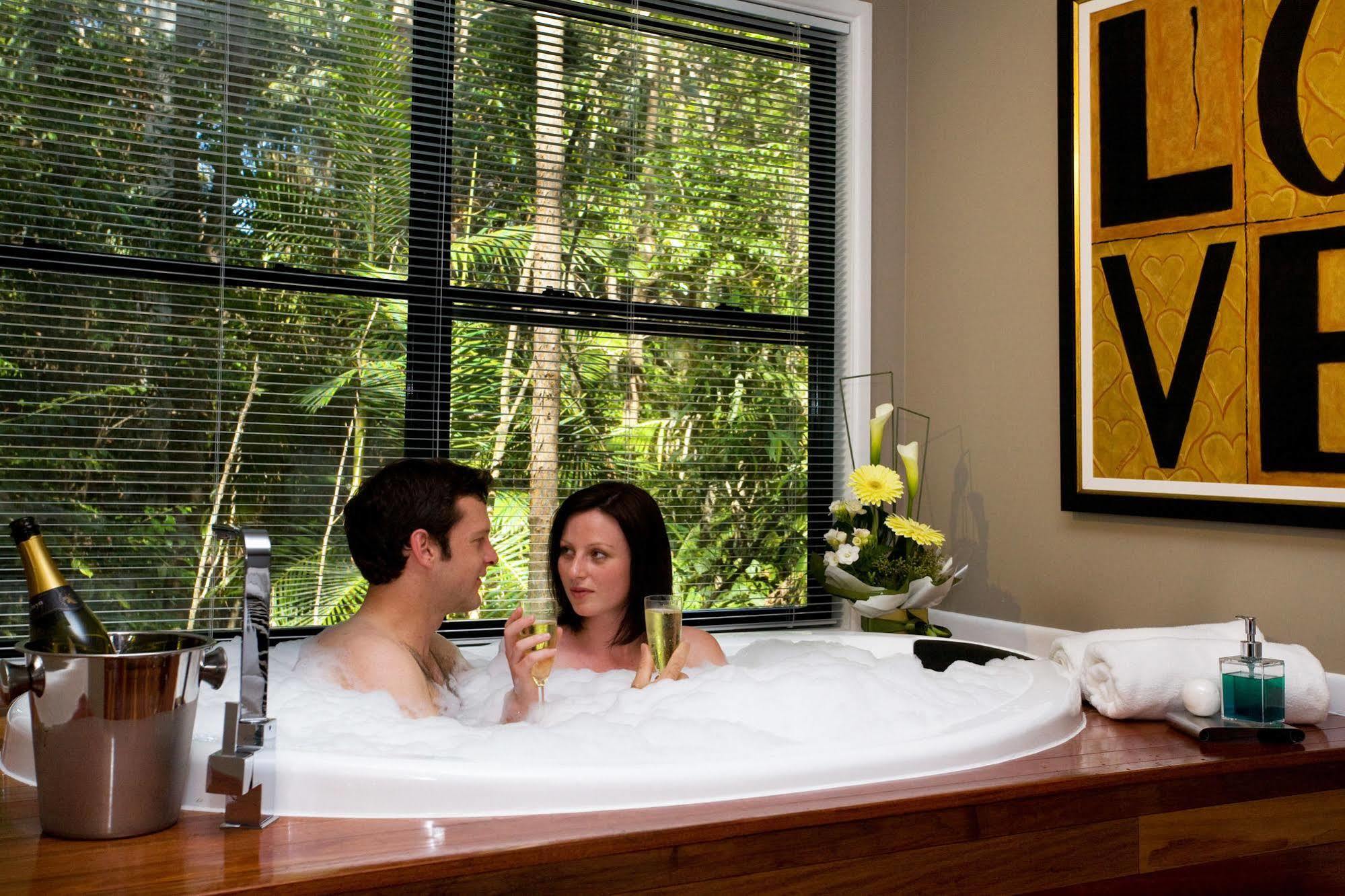 Amore On Buderim Rainforest Cabins Sunshine Coast ภายนอก รูปภาพ